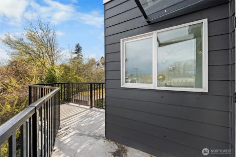 4047 25th Avenue W Seattle WA 98199