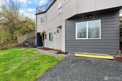4047 25th Avenue W Seattle WA 98199