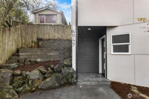4047 25th Avenue W Seattle WA 98199