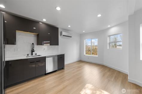 4047 25th Avenue W Seattle WA 98199