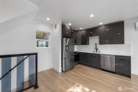 4047 25th Avenue W Seattle WA 98199