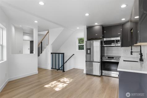 4047 25th Avenue W Seattle WA 98199