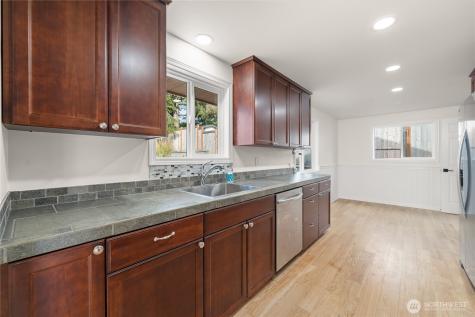 9812 S 212th Street Kent WA 98031