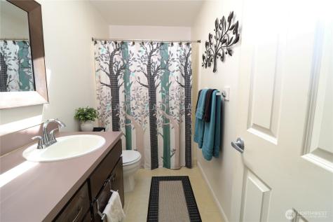 604 23rd Street NW Puyallup WA 98371