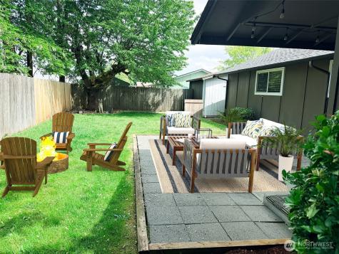 604 23rd Street NW Puyallup WA 98371