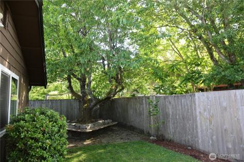604 23rd Street NW Puyallup WA 98371