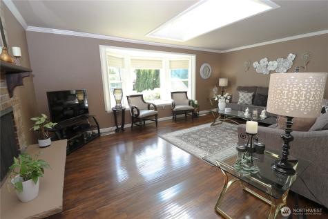 604 23rd Street NW Puyallup WA 98371
