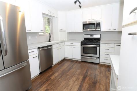 604 23rd Street NW Puyallup WA 98371