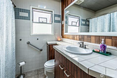 1432 S 56th Street Tacoma WA 98408