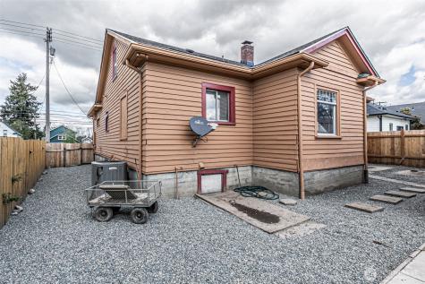 1432 S 56th Street Tacoma WA 98408