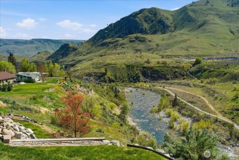 404 S Clifford Street Chelan WA 98816