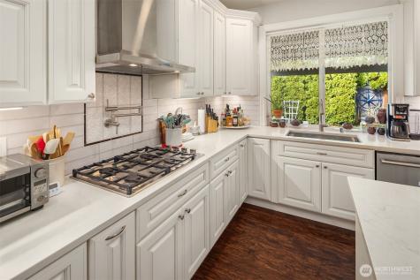 27520 SE 28th Court Sammamish WA 98075