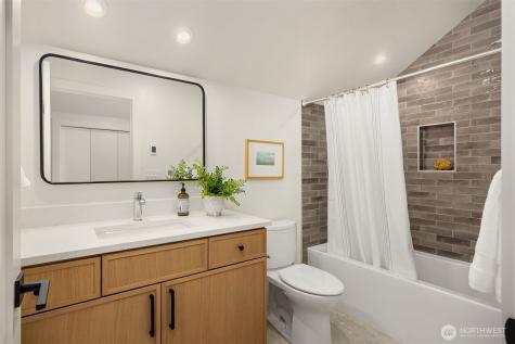 8355 Medway Lane NE Bainbridge Island WA 98110