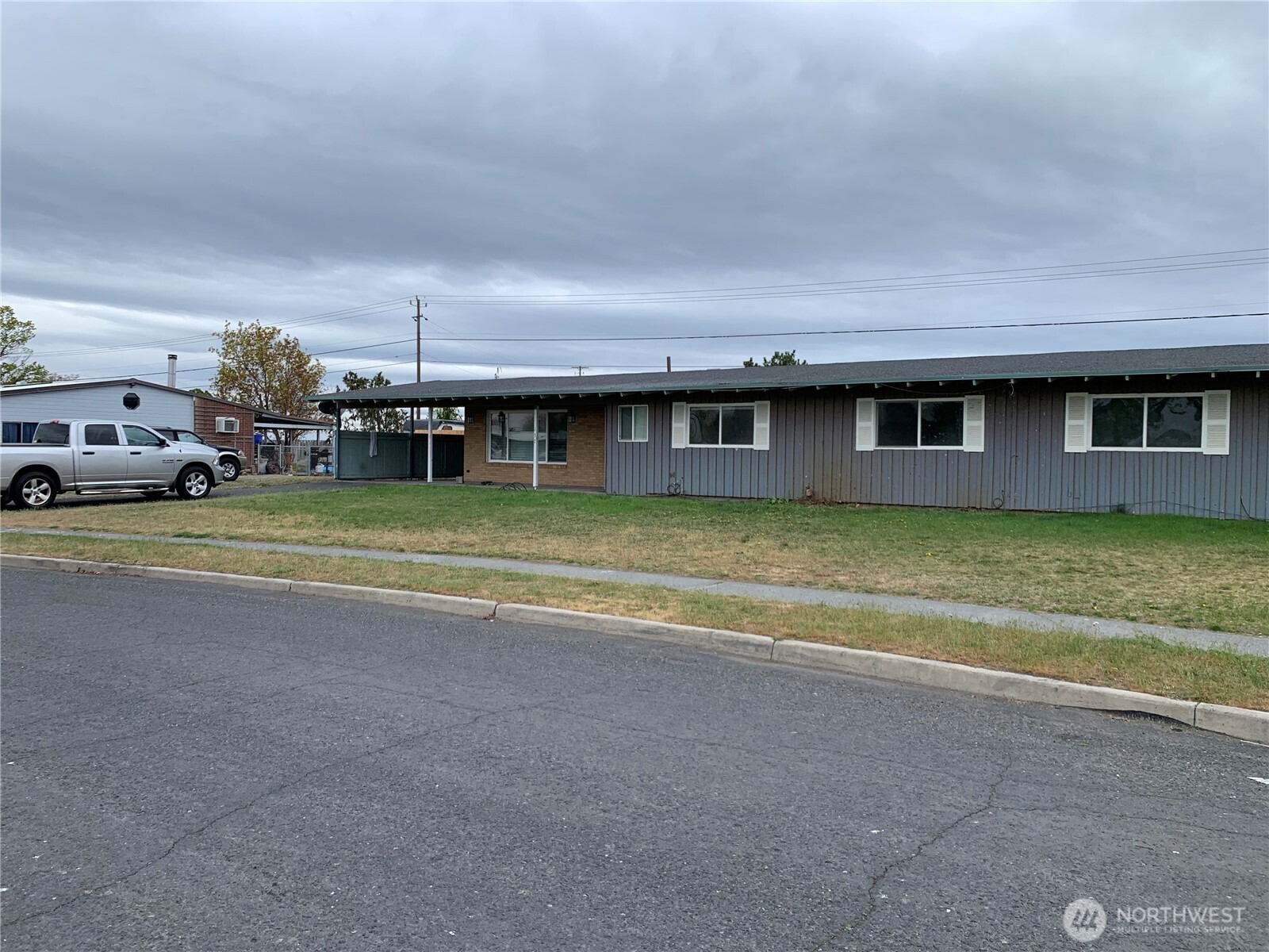 137 Schilling Moses Lake WA 98837
