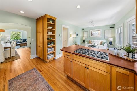 1002 NW 70th Street Seattle WA 98117