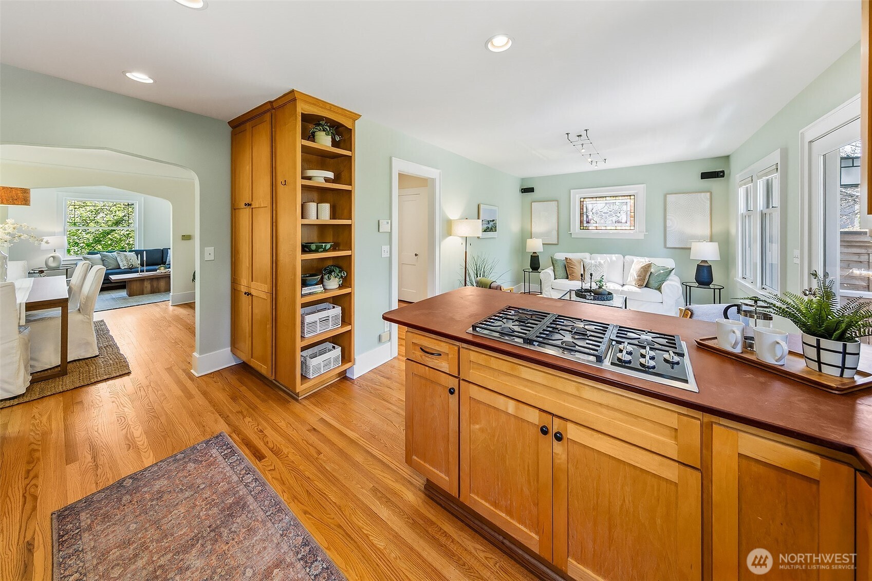 1002 NW 70th Street Seattle WA 98117