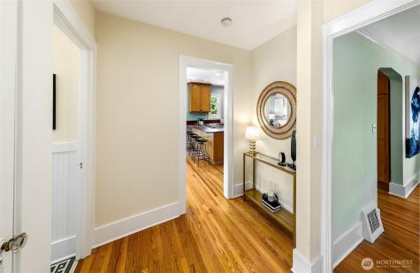 1002 NW 70th Street Seattle WA 98117