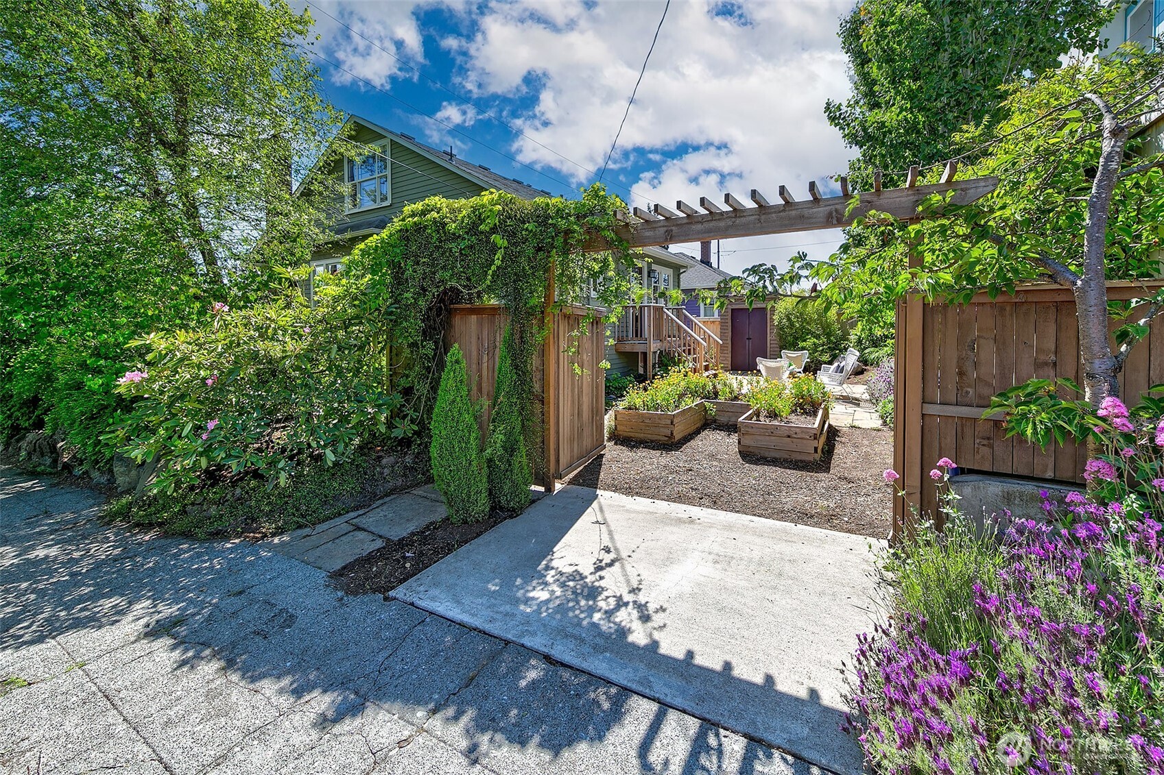 1002 NW 70th Street Seattle WA 98117