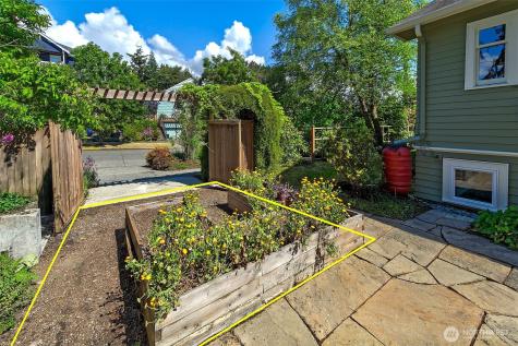 1002 NW 70th Street Seattle WA 98117