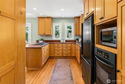 1002 NW 70th Street Seattle WA 98117