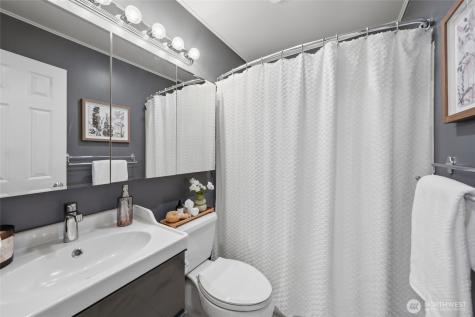 1425 Jones Avenue NE Renton WA 98056