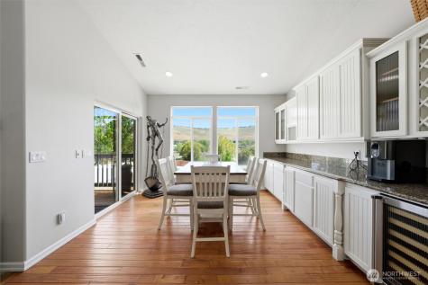 98303 Ridgeview Drive Kennewick WA 99338
