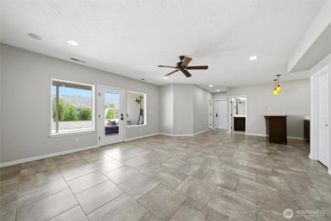 98303 Ridgeview Drive Kennewick WA 99338