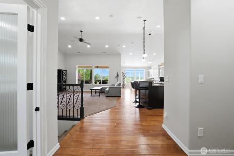 98303 Ridgeview Drive Kennewick WA 99338