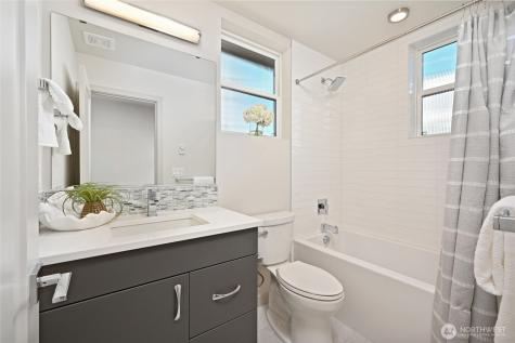 5044 Sand Point Place NE Seattle WA 98105