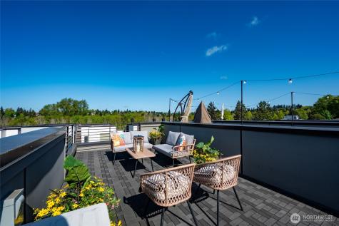 5044 Sand Point Place NE Seattle WA 98105