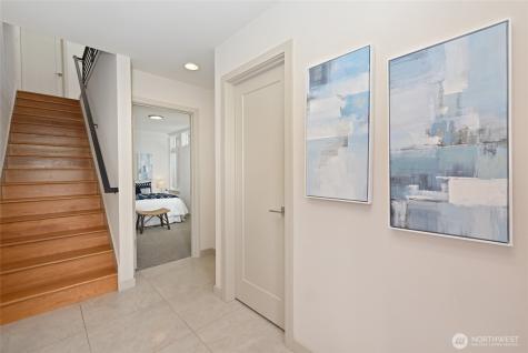 5044 Sand Point Place NE Seattle WA 98105