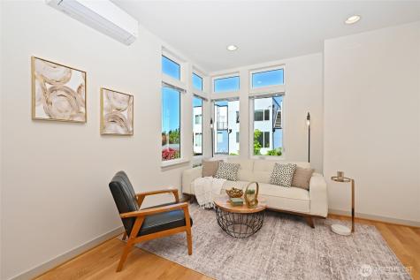 5044 Sand Point Place NE Seattle WA 98105