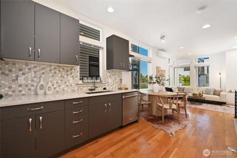 5044 Sand Point Place NE Seattle WA 98105