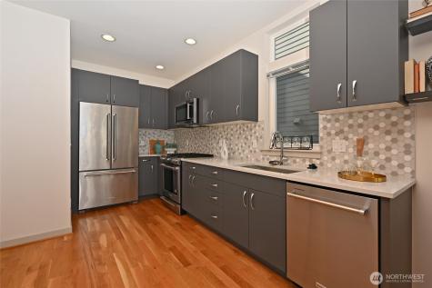 5044 Sand Point Place NE Seattle WA 98105