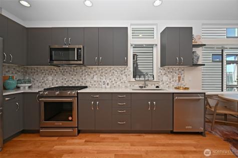 5044 Sand Point Place NE Seattle WA 98105