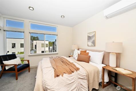 5044 Sand Point Place NE Seattle WA 98105