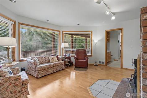 48513 144th Avenue E Eatonville WA 98328