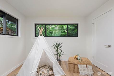 10012 8th Avenue NW Seattle WA 98177