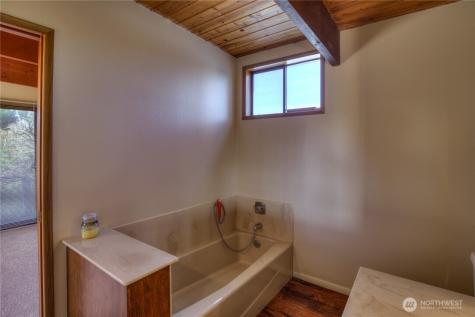 420 Lough Lane Westport WA 98595