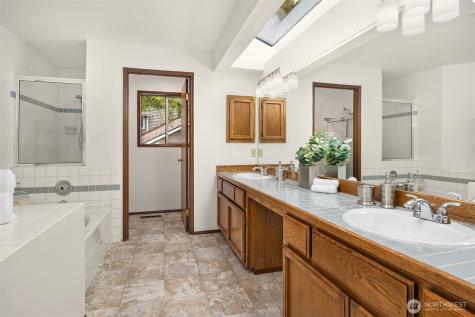 24346 SE 43rd Place Sammamish WA 98029