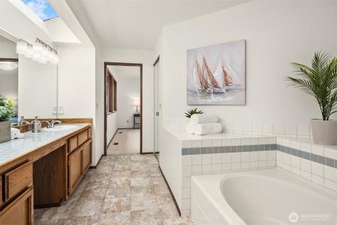 24346 SE 43rd Place Sammamish WA 98029