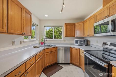2021 Doe Drive Oak Harbor WA 98277