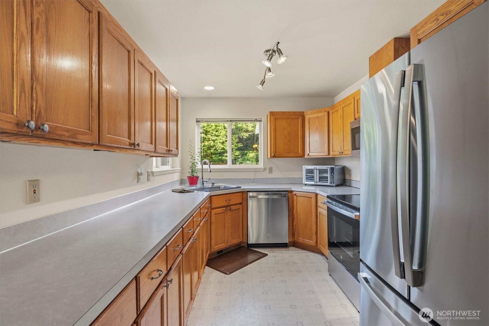 2021 Doe Drive Oak Harbor WA 98277