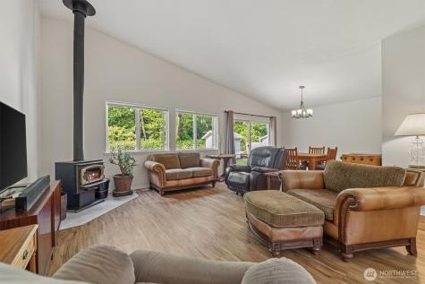 2021 Doe Drive Oak Harbor WA 98277