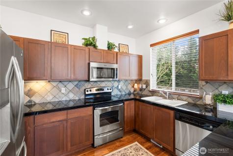 814 10th Street SE Puyallup WA 98372