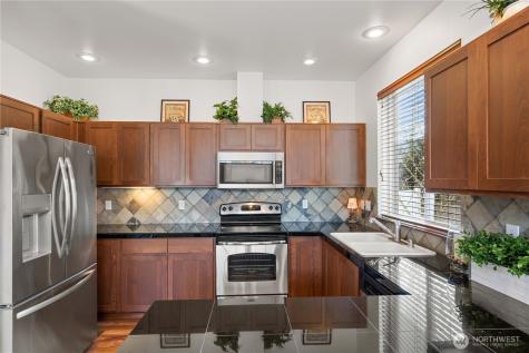 814 10th Street SE Puyallup WA 98372