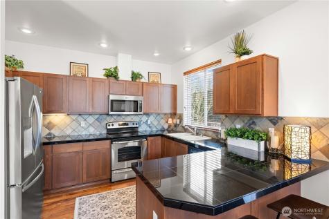 814 10th Street SE Puyallup WA 98372