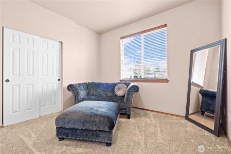 814 10th Street SE Puyallup WA 98372