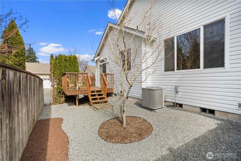 814 10th Street SE Puyallup WA 98372