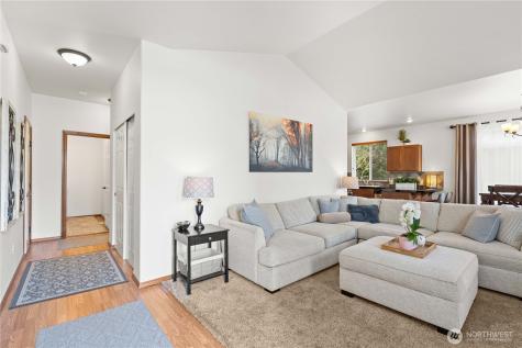 814 10th Street SE Puyallup WA 98372